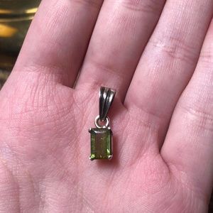 Vintage sterling silver square faceted peridot pendant